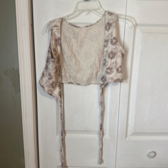 Sunflower Pattern front tie top - Picture 2 of 4